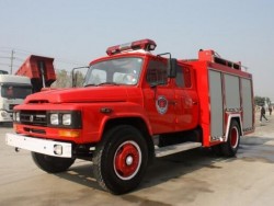 caminhão da luta contra o incêndio do vermelho do tanque de água do dongfeng 5000L