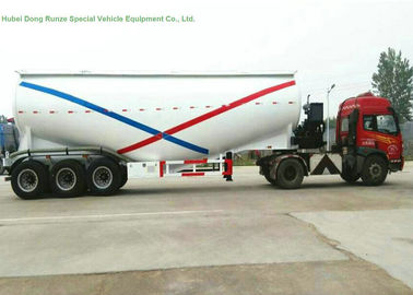 China tri reboque do tanque do cimento do volume do eixo 55-70cbm com o motor diesel para o pó seco Meterial fornecedor