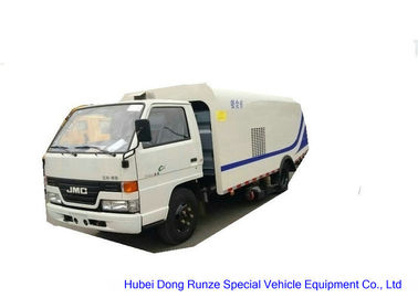 China Caminhão da vassoura de estrada do vácuo de JMC 4X2, caminhão do líquido de limpeza de rua com água de alta pressão fornecedor