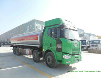 China Caminhões do transporte do combustível de FAW J6 para o óleo bruto/a lubrificação da entrega 28000L -30000L de Oi fornecedor
