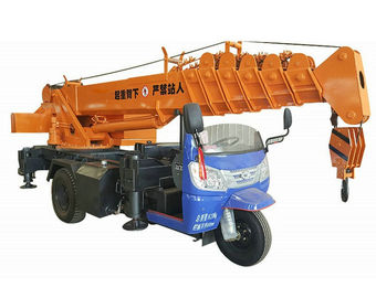China O caminhão móvel do triciclo pequeno montou o guindaste hidráulico 3 - de 5 toneladas para a construção fornecedor